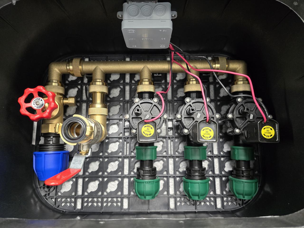 READYBOX Profi Rain Bird pre 3 sekcie 9 VDC + hydrant + sedlový ventil 1"