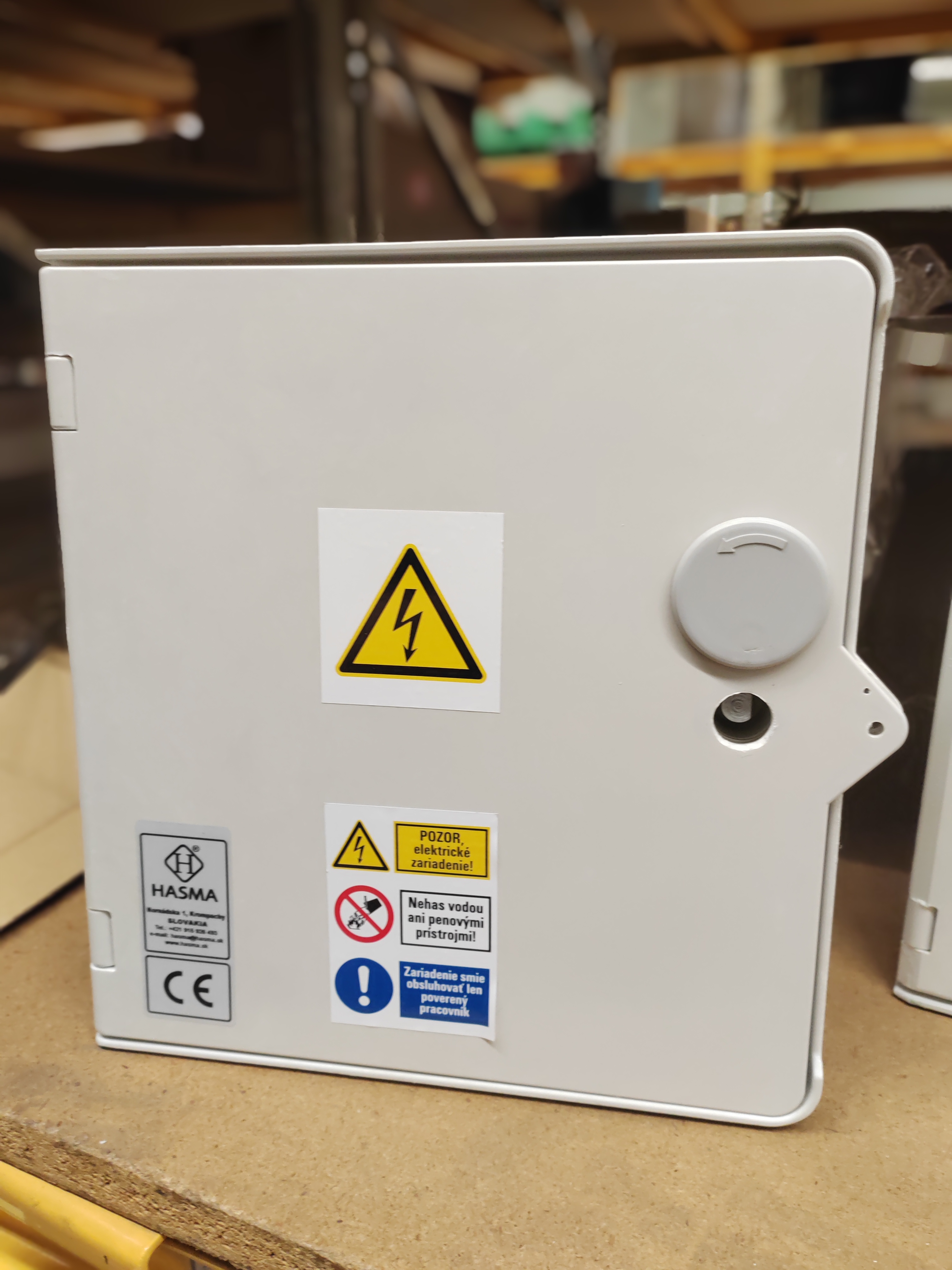Skriňa SPP 2C IV P21 (vrátane up. pásu) na stĺp 3xPN000 s energetickým zámkom IP44 (30x30x13